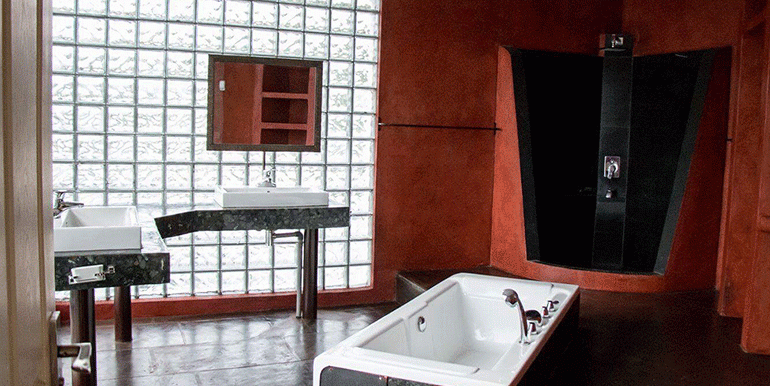 Villa Ilafy Ambatobe salle de bain
