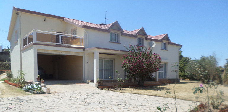 Villa à étage T6 , 350m², AMBOHIBAO IVATO, M041122