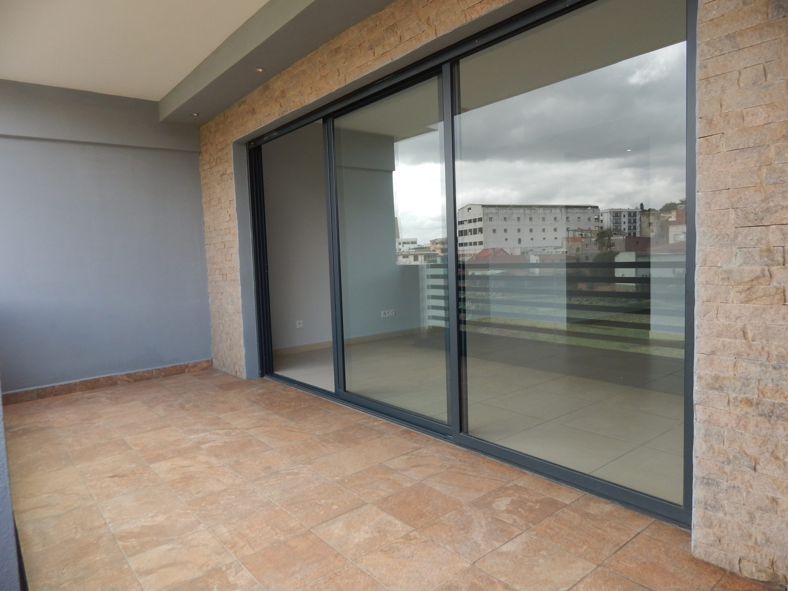 Appartement T3, à l’étage, 70 m2, Cité Planton, LA 4160