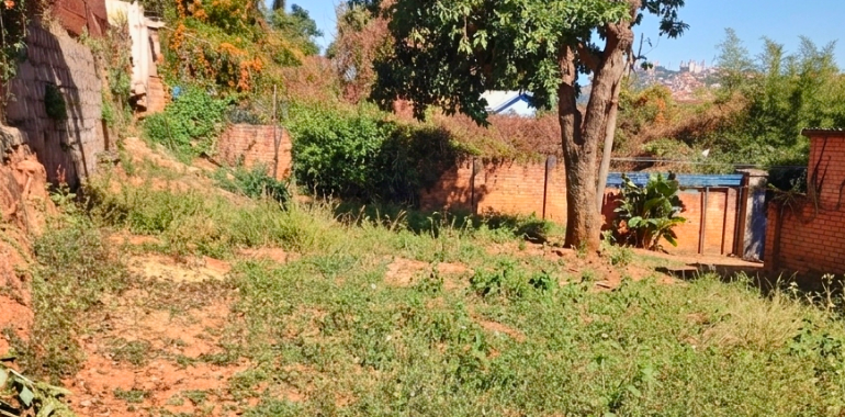 Terrain 240 m² à vendre à Betongolo