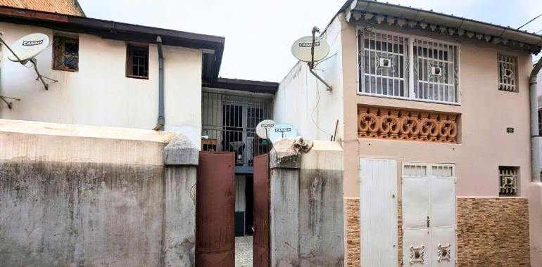Cité à étage de 90 m² à vendre à 67 Ha Nord Est
