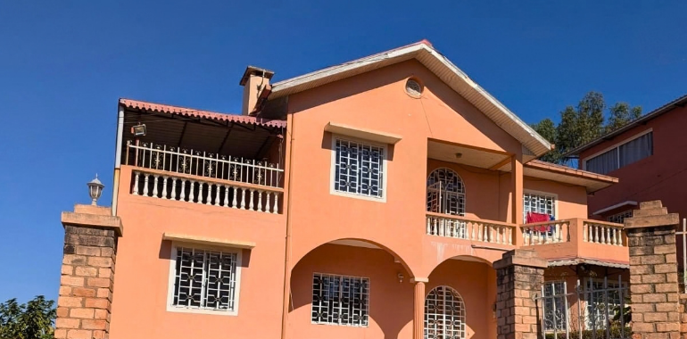 Villa à étage de 400 m² à vendre à Ambatobe